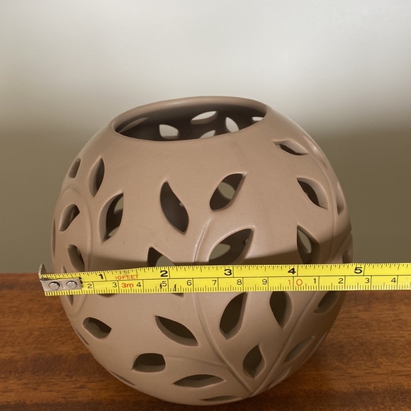 Tea Light Holder Ceramic with Matte finish Exc Shape - Picture 3 of 5